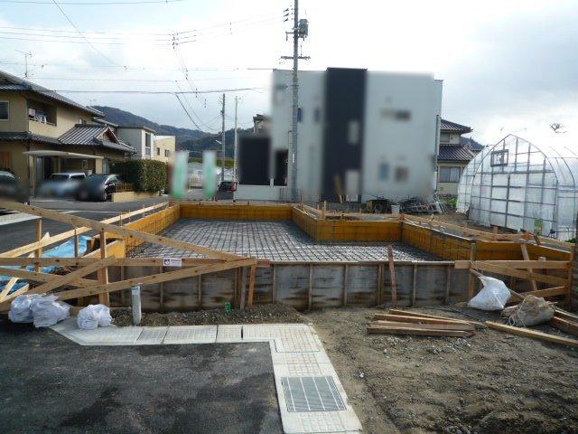 Local appearance photo.   Parking: Two Allowed