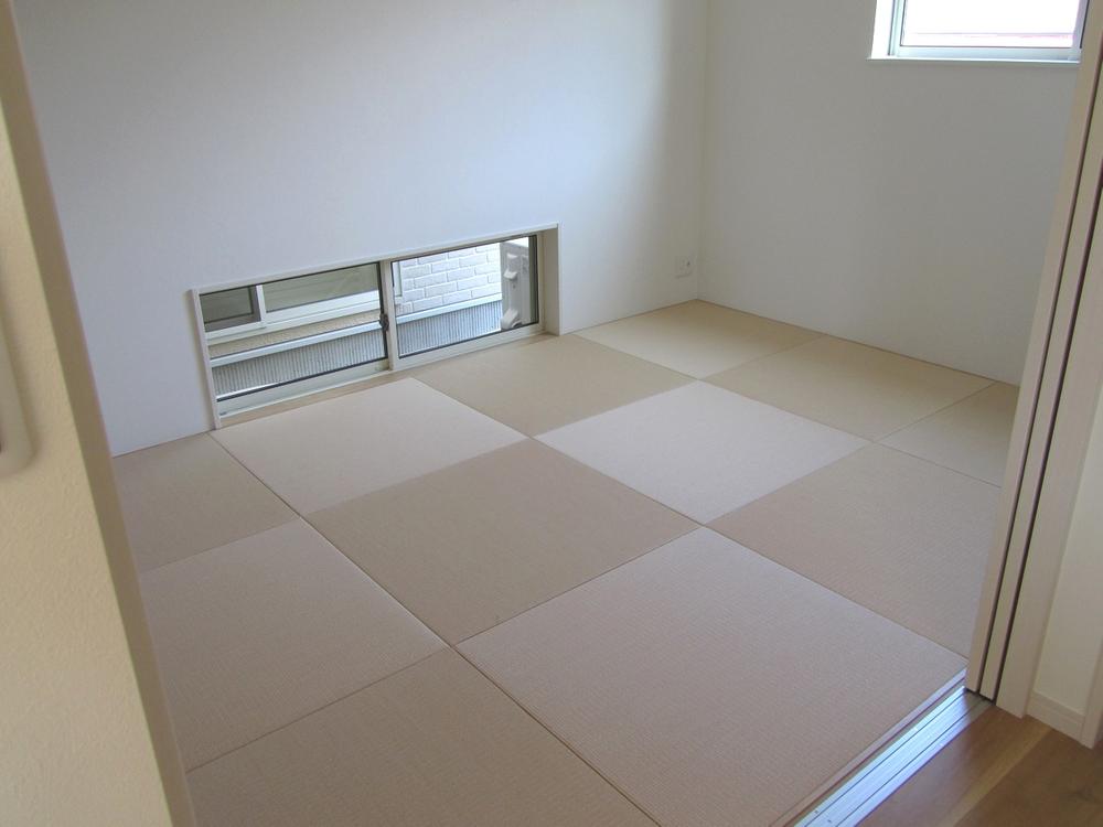 Same specifications photos (Other introspection). It will be in the photo of another local of the completed property of the same series. Please refer. 