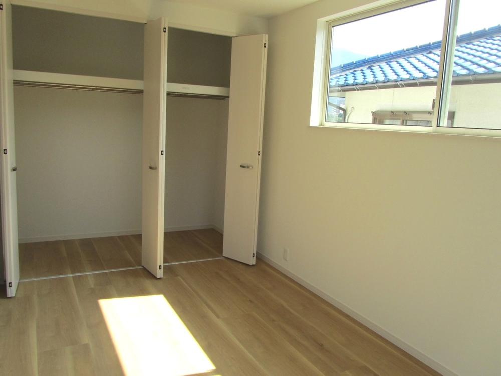 Same specifications photos (Other introspection). It will be in the photo of another local of the completed property of the same series. Please refer. 