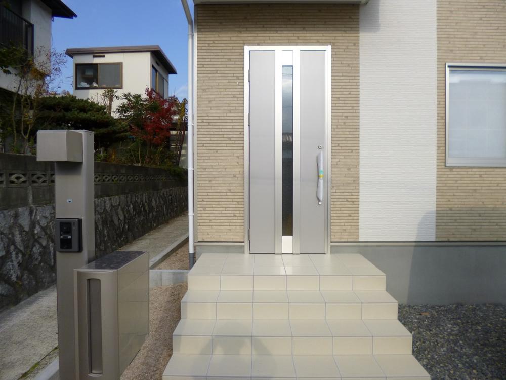 Entrance. (December 2013) Shooting