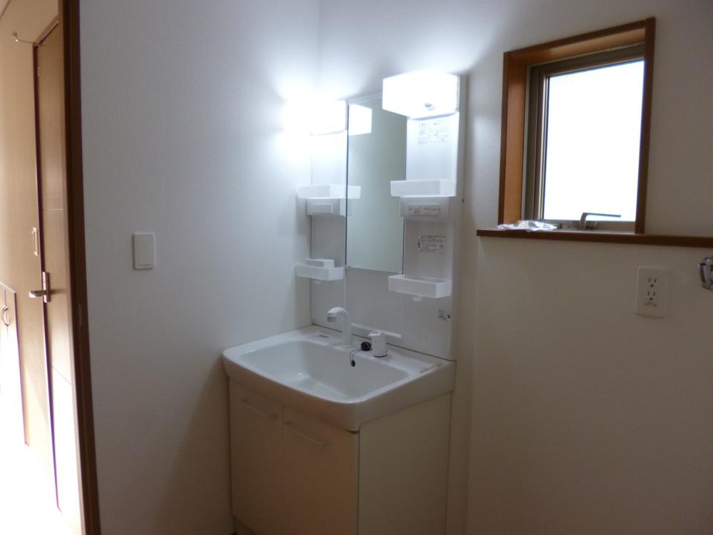 Wash basin, toilet. (December 2013) Shooting