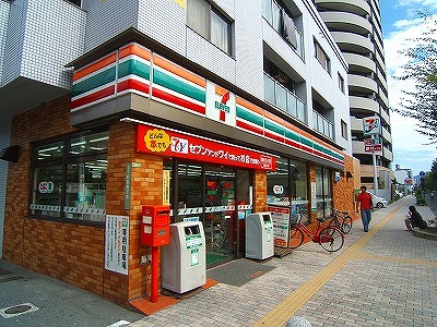 Convenience store. 544m to Seven-Eleven (convenience store)