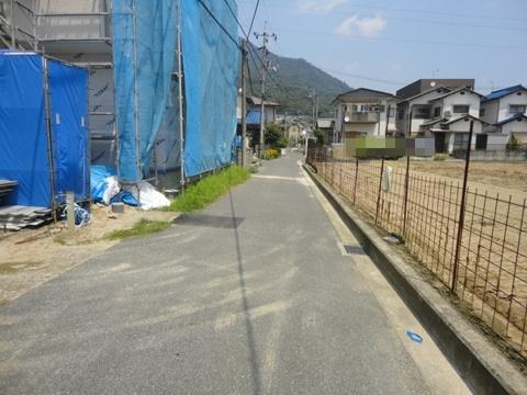 Local photos, including front road. August 6 shooting