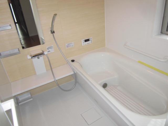 Bathroom. Room (August 2013) Shooting Bathroom with heating dryer