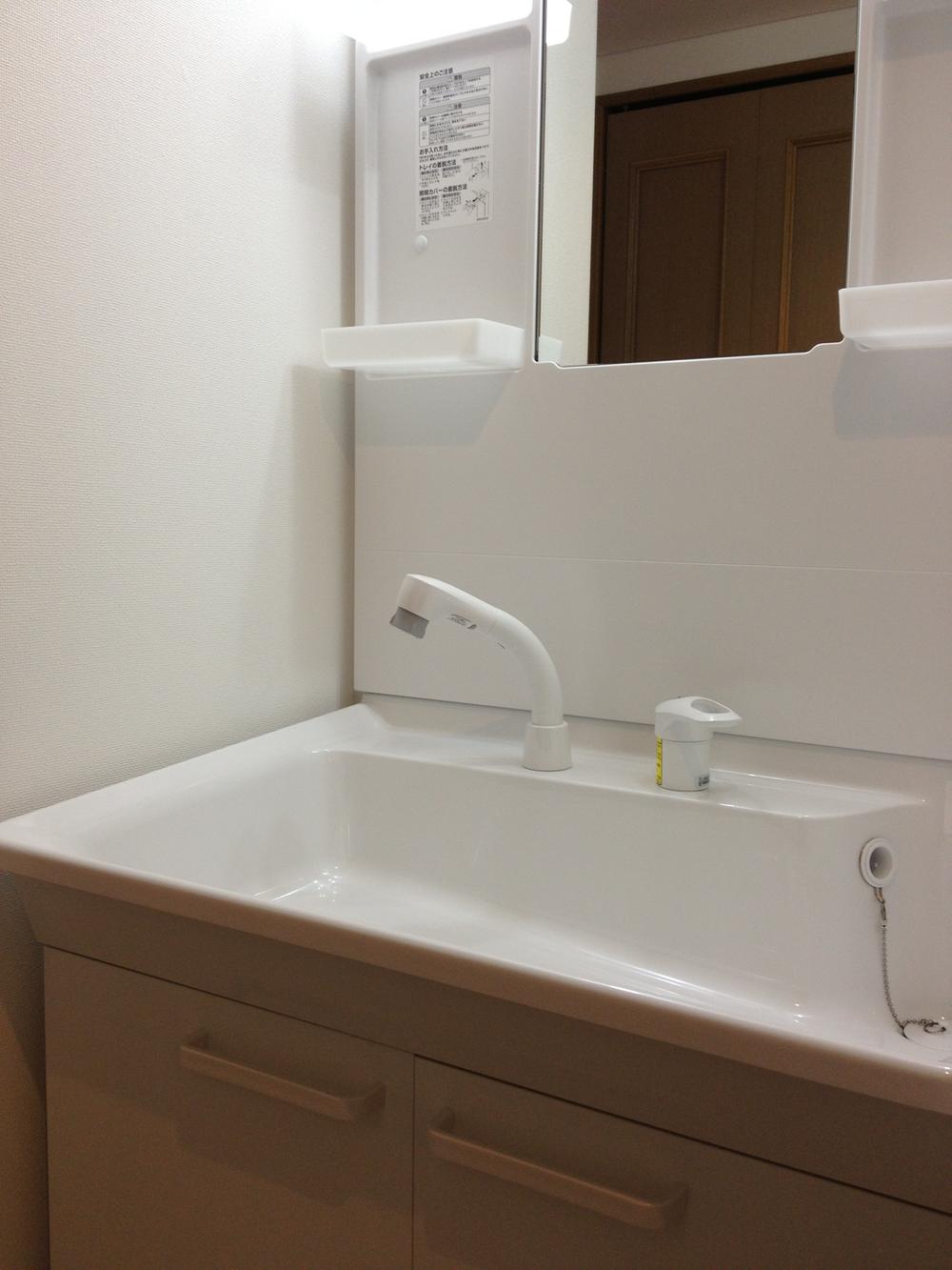 Wash basin, toilet. Indoor (June 2013) Shooting