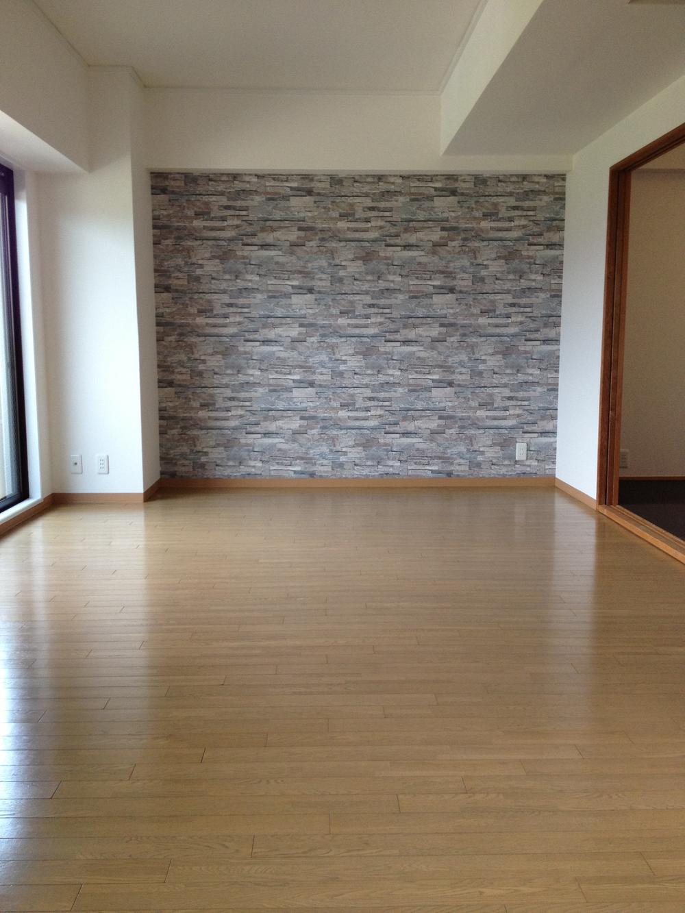 Living. Indoor (2013 years) Shooting It is likely to rectangular living arrangement of the furniture! You can spacious space of about 20 tatami and opened the sliding door of a Japanese-style room!