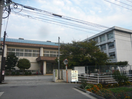 Primary school. 365m to Hiroshima Tatsunaka muscle elementary school (elementary school)