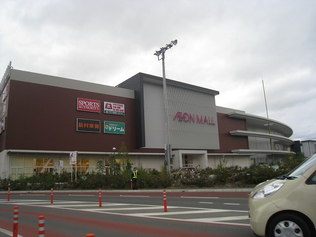 Shopping centre. Light on Aeon Mall Hiroshima Gion store until the (shopping center) 1442m