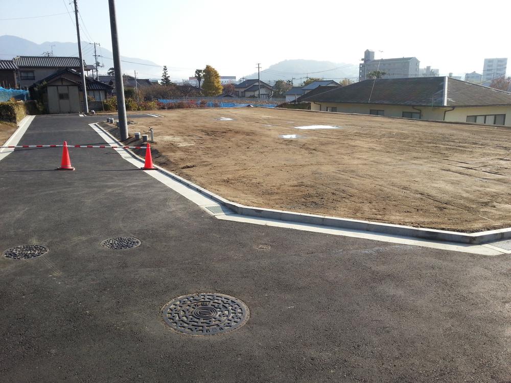 Local photos, including front road. None the entire building!  Sunny! 