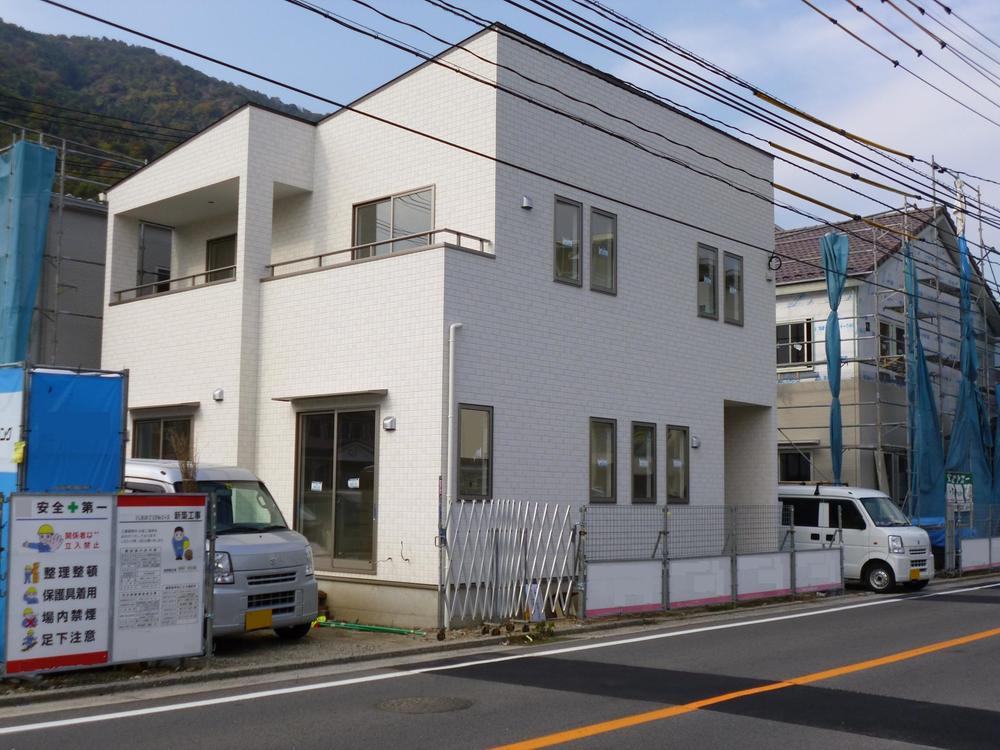 Local appearance photo. Local (11 May 2013) Shooting