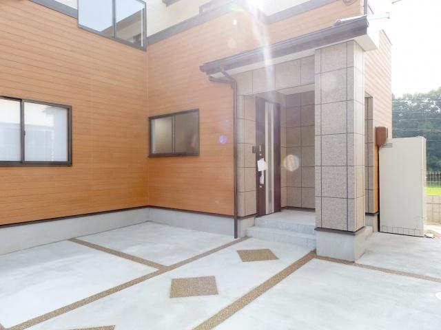 Local appearance photo. Frontal road