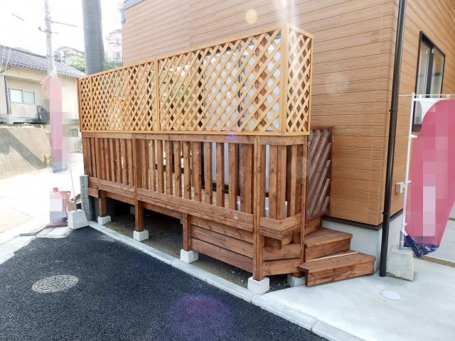 Local appearance photo. Frontal road