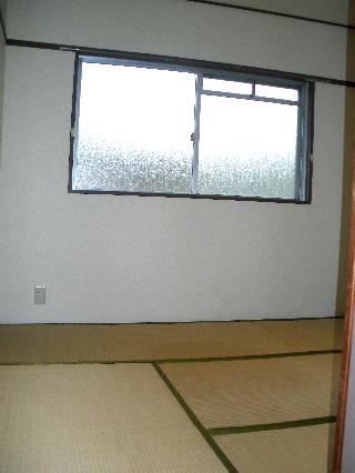 Living and room. 4.5 Pledge Japanese-style room