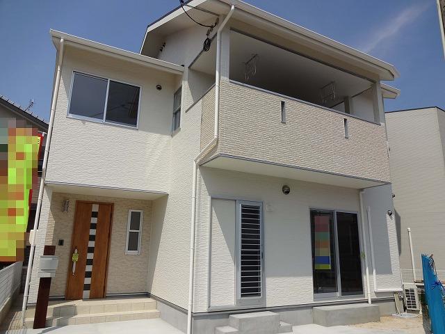 Local appearance photo. Building 3 of natural appearance! 