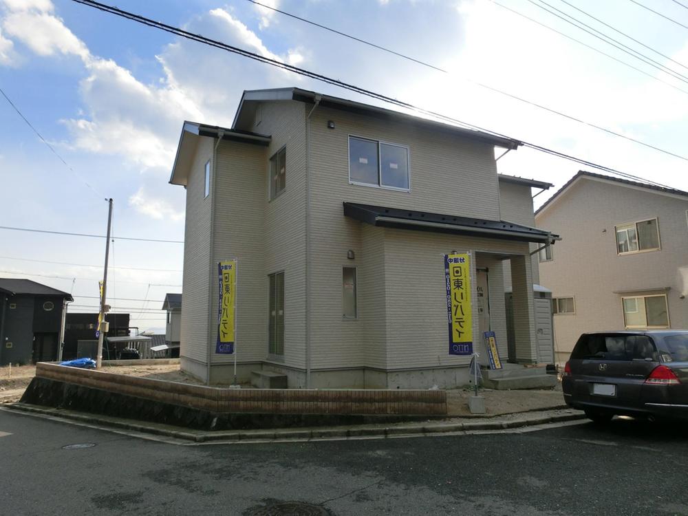 Local appearance photo. Local (11 May 2013) Shooting