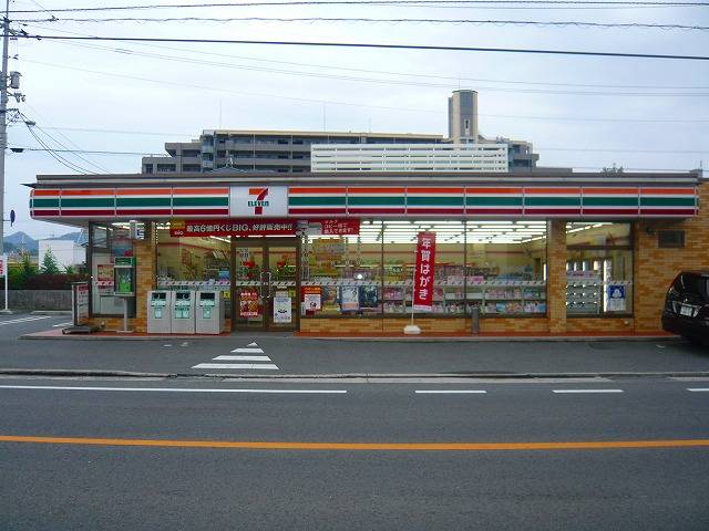 Convenience store. Seven-Eleven Hiroshima Midorii 6-chome up (convenience store) 273m