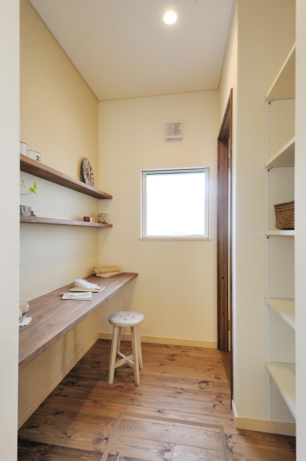 Receipt. It was provided with a utility that can be used for multi-purpose in the back of the kitchen. Kitchen around you Katazuki refreshing. (32-4)