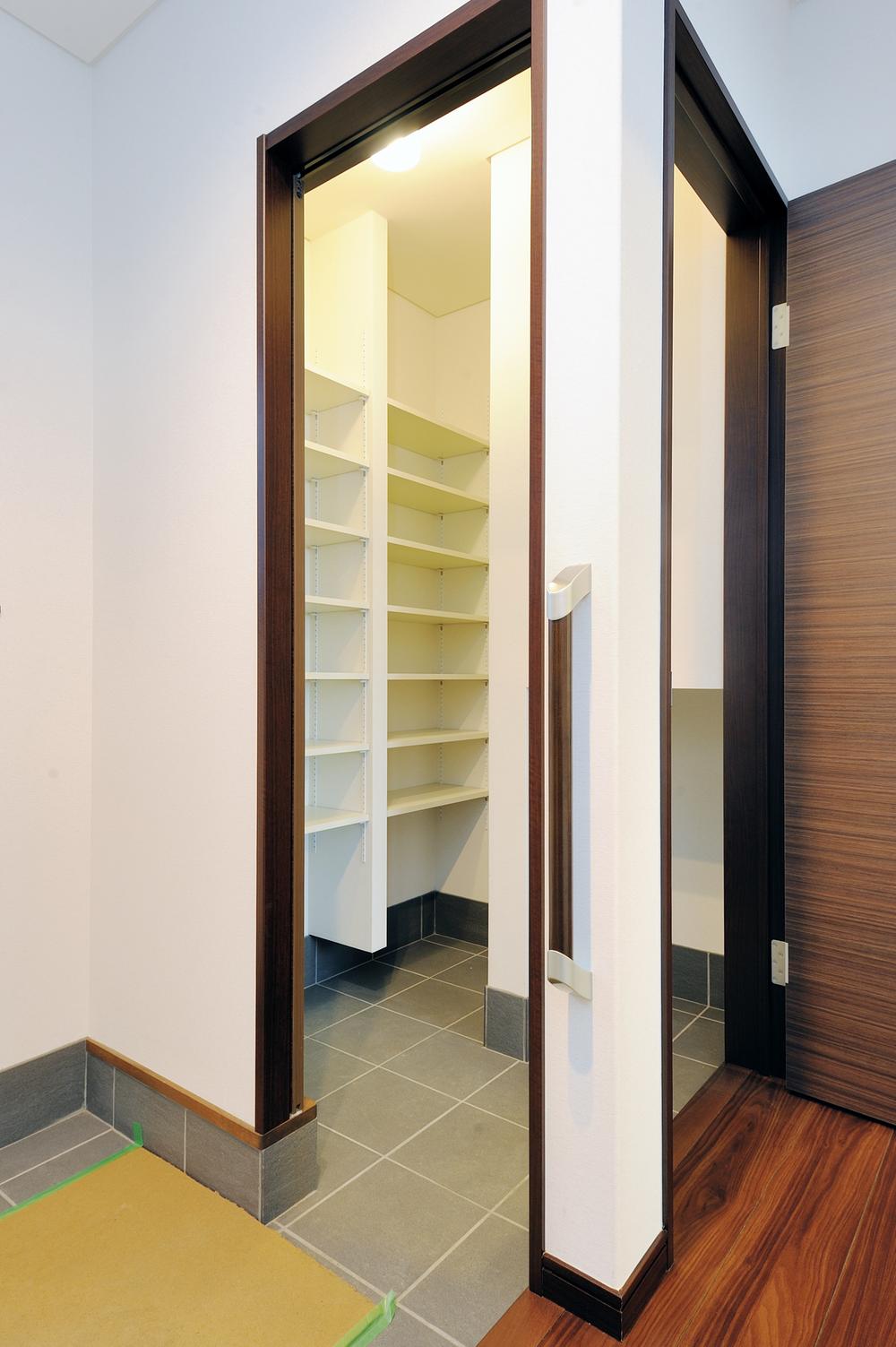 Entrance. Local (May 2013) shooting (32-3)