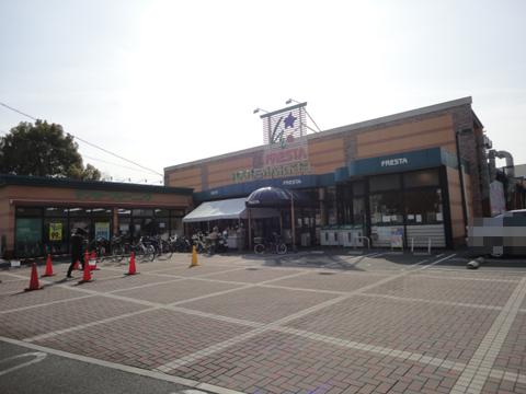 Supermarket. Furesuta 717m to Gion shop