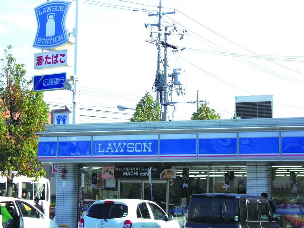 Convenience store. 400m to Lawson