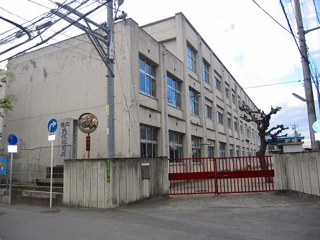 Primary school. 250m to Hiroshima Tachikawa in the elementary school (elementary school)