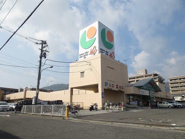 Supermarket. 140m to El Yamamoto store (Super)