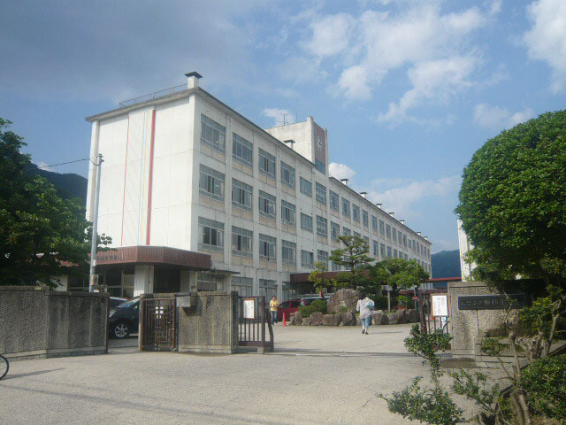 Primary school. Bairin up to elementary school (elementary school) 511m