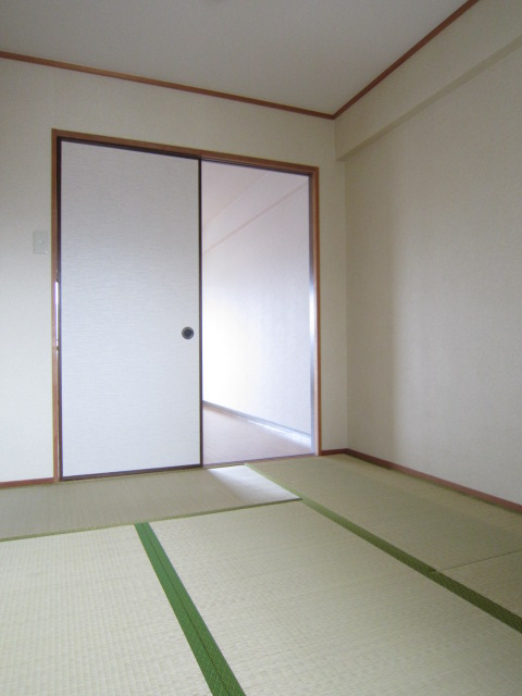 Living and room. Purring'll slowly ^^ with tatami