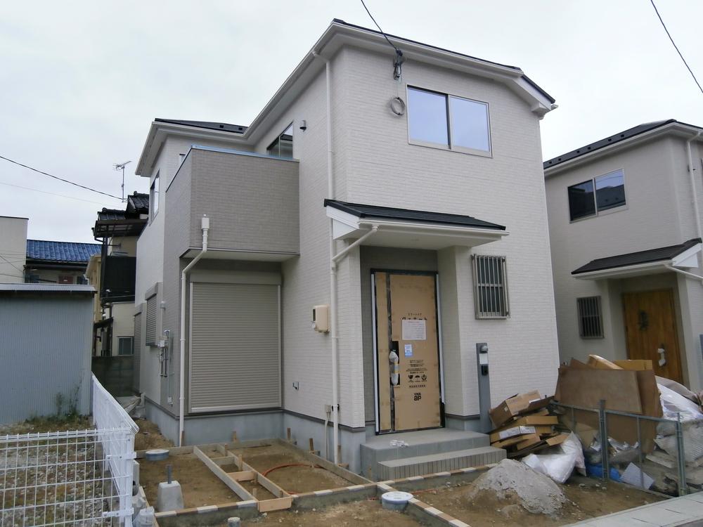 Local appearance photo. Local (10 May 2013) Shooting