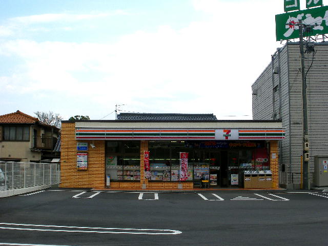 Convenience store. Seven-Eleven Hiroshima Yagi 2-chome up (convenience store) 370m