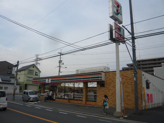 Convenience store. Seven-Eleven Hiroshima Midorii store up (convenience store) 328m