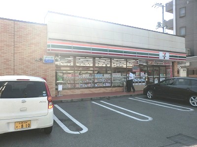 Convenience store. 220m to Seven-Eleven (convenience store)