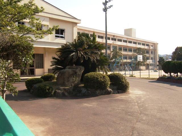 Junior high school. 553m to Hiroshima City Museum of Gion Junior High School