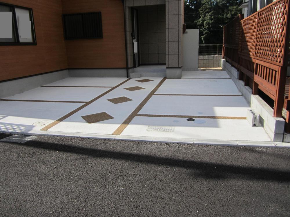 Parking lot. Local (10 May 2013) Shooting