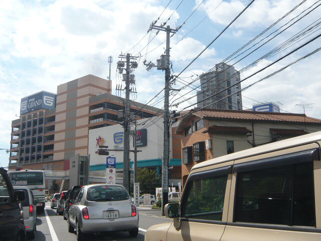 Shopping centre. Fujiguran Midorii until the (shopping center) 740m