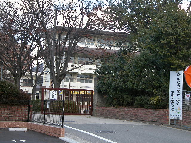 Primary school. 100m to Hiroshima Municipal Yagi Elementary School (elementary school)