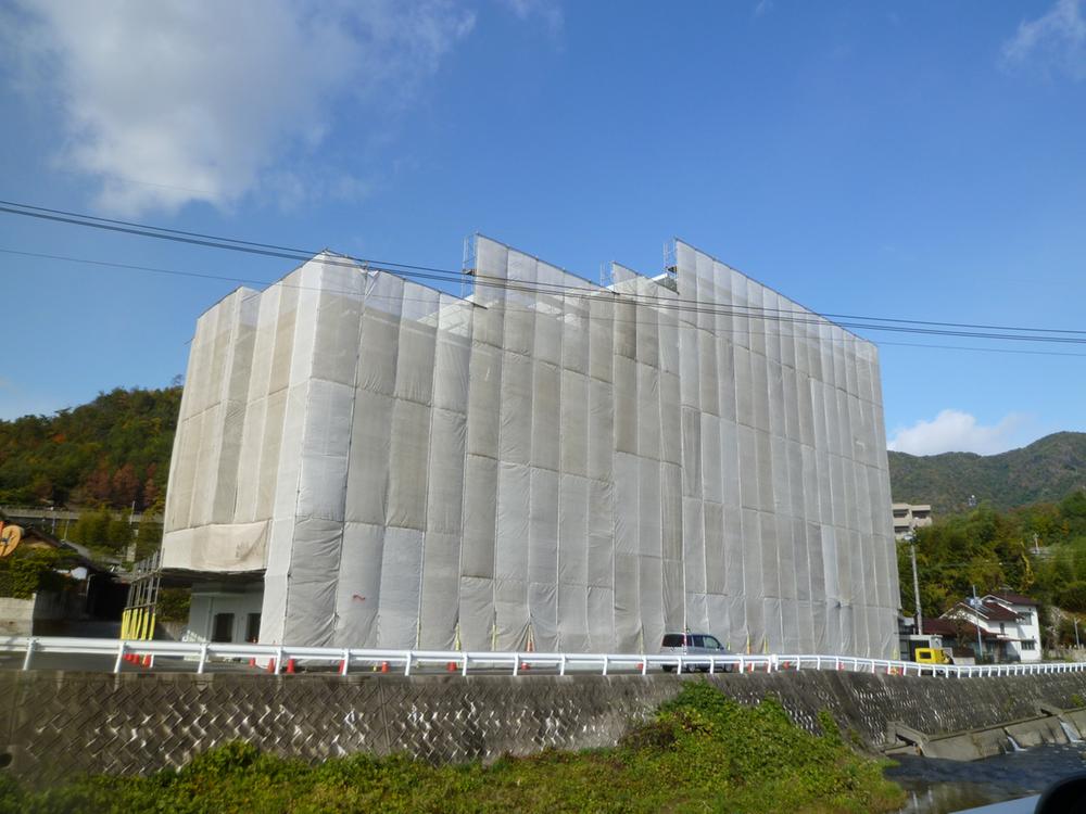 Local appearance photo. Mansion is a photo (large-scale repairs under construction)