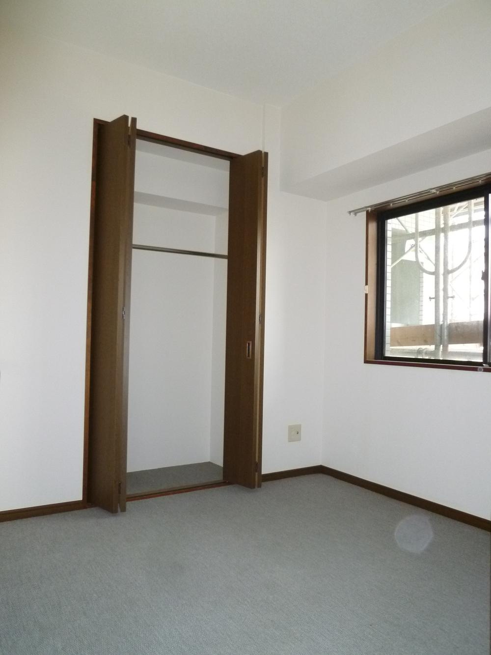 Non-living room. Western 4.1 Pledge