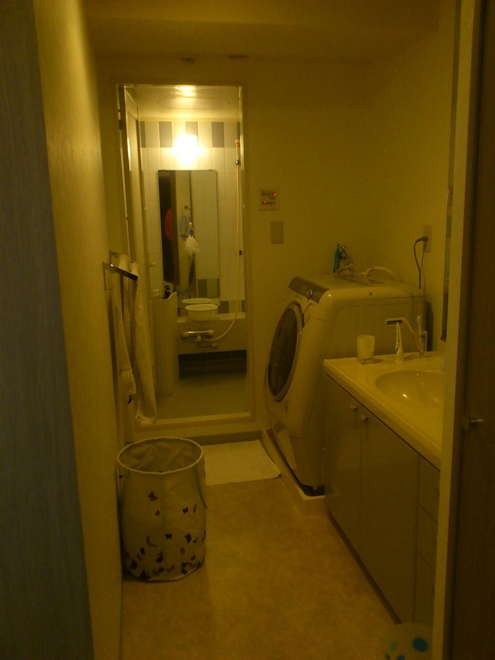 Wash basin, toilet