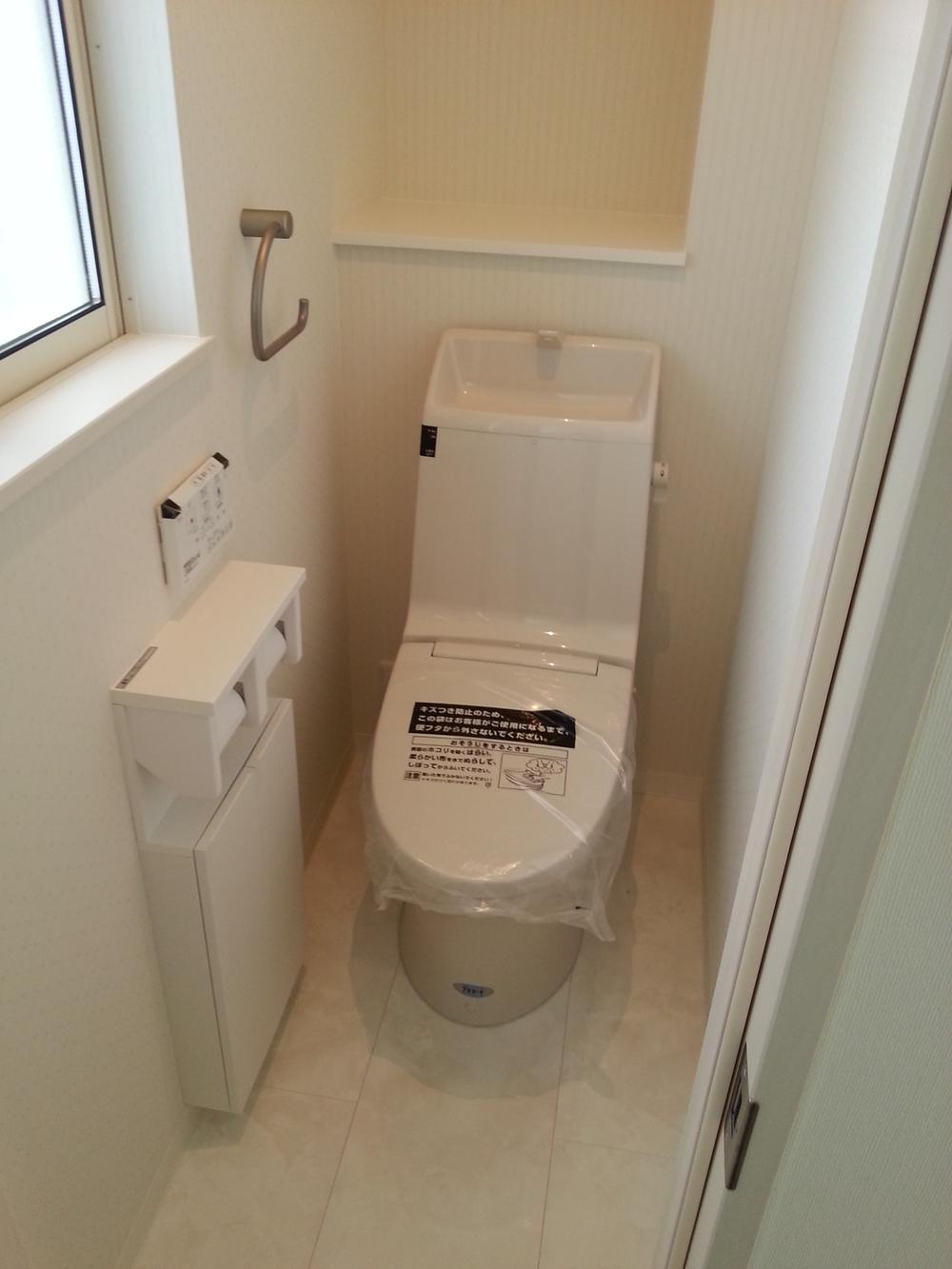 Toilet. Indoor (11 May 2013) Shooting