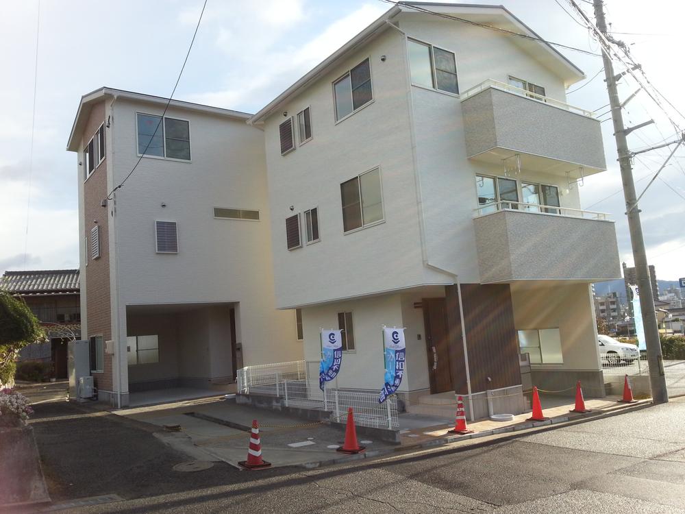 Local appearance photo. All two-compartment! Yes type garden! 