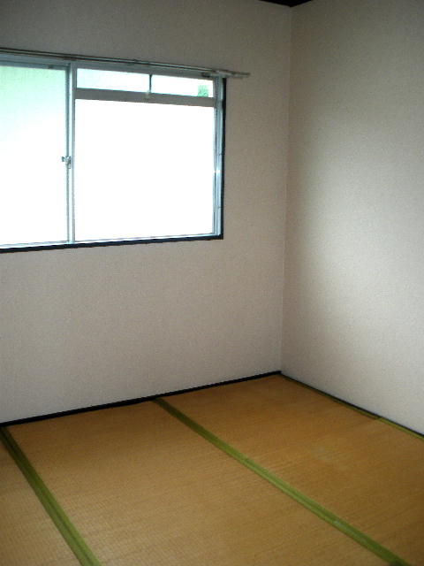 Living and room. 4.5 Pledge Japanese-style room