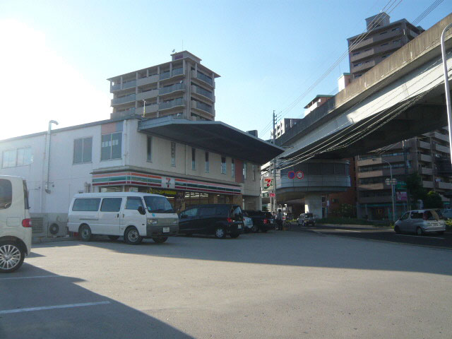 Convenience store. Seven-Eleven Hiroshima Furuichi 2-chome up (convenience store) 261m