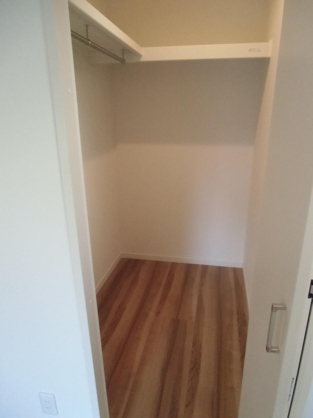 Receipt. 2F bedroom WIC (11 May 2013) Shooting