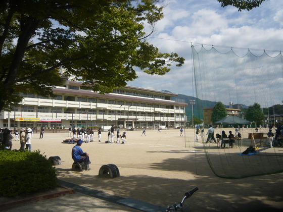Primary school. 118m to Hiroshima Municipal Yagi Elementary School (elementary school)