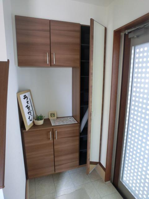 Entrance. Room (August 2013) Shooting