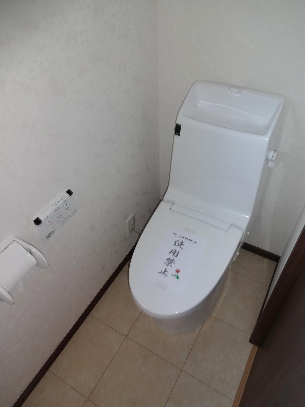 Toilet. Local (September 2013) Shooting