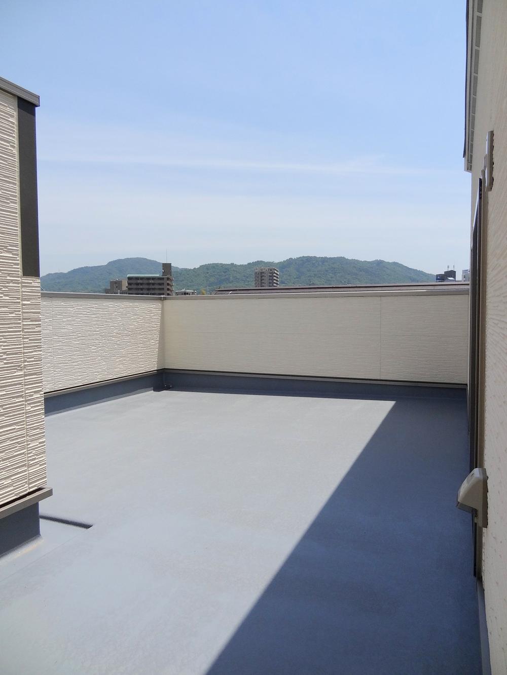 Balcony. Barbecue can enjoy it is with rooftop balcony