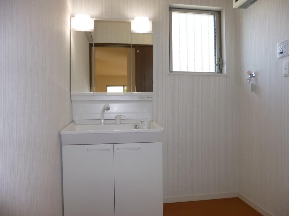 Wash basin, toilet. (September 2013) Shooting