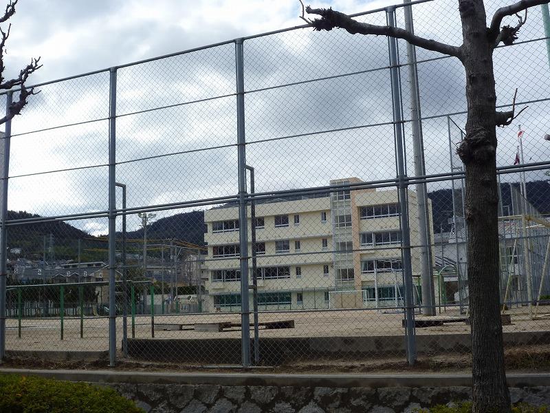 Primary school. 678m to Hiroshima Tateyama this elementary school